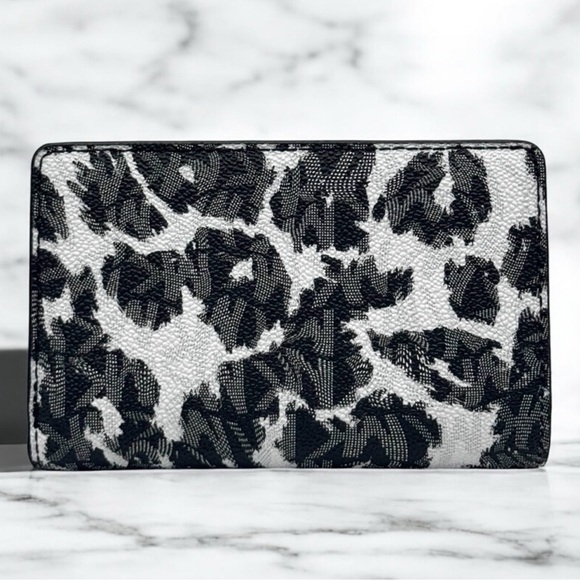 MICHAEL Michael Kors Medium Jet Set Travel Zip Chain
Bifold Wallet Black Multi - Picture 5 of 8